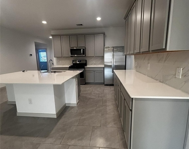 3810 Lila Lake Lane - Photo Thumbnail 19