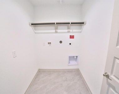 3810 Lila Lake Lane - Photo Thumbnail 17