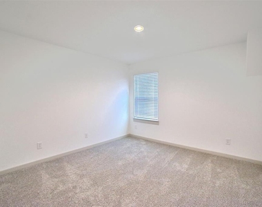 3810 Lila Lake Lane - Photo Thumbnail 9