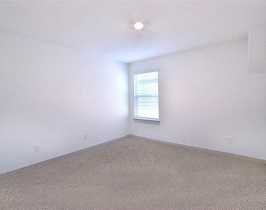 3810 Lila Lake Lane - Photo Thumbnail 6