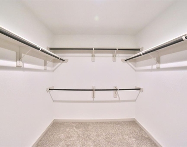 3810 Lila Lake Lane - Photo Thumbnail 12