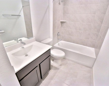 3810 Lila Lake Lane - Photo Thumbnail 8