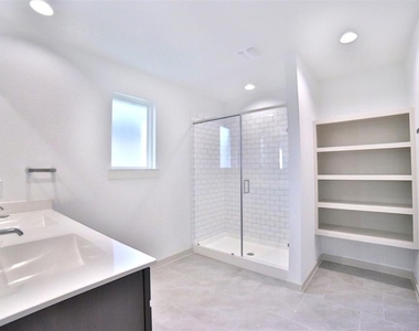 3810 Lila Lake Lane - Photo Thumbnail 11