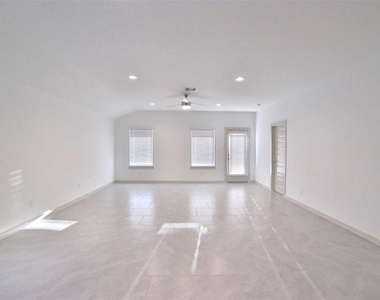 3810 Lila Lake Lane - Photo Thumbnail 2