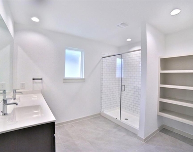 3810 Lila Lake Lane - Photo Thumbnail 13
