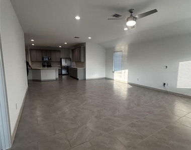 3810 Lila Lake Lane - Photo Thumbnail 21