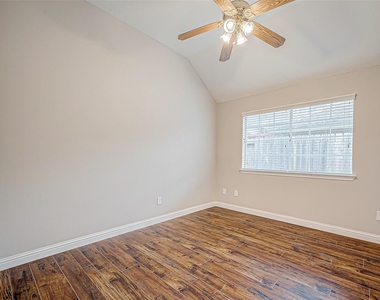 5410 Portage Rock Lane - Photo Thumbnail 32