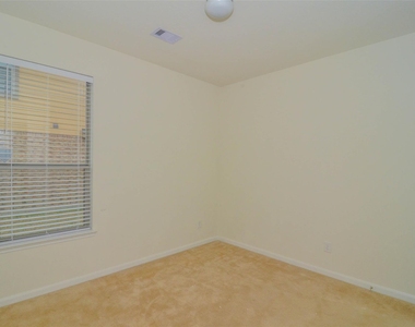 15207 Keystone Bend Lane - Photo Thumbnail 8