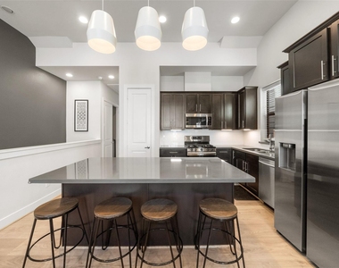 2616 Riverside Drive - Photo Thumbnail 13