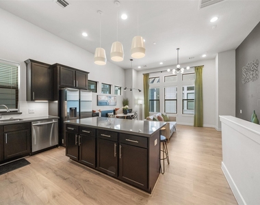 2616 Riverside Drive - Photo Thumbnail 16