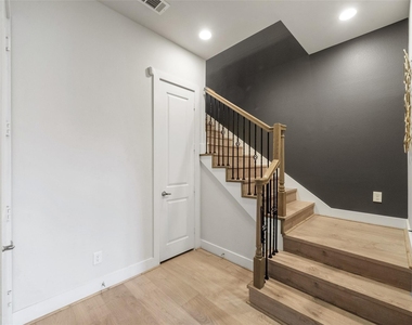 2616 Riverside Drive - Photo Thumbnail 5