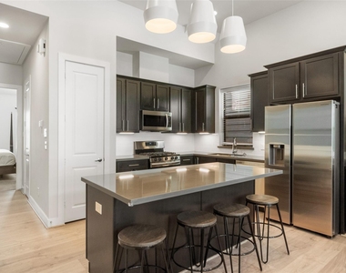 2616 Riverside Drive - Photo Thumbnail 14