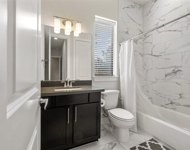 2616 Riverside Drive - Photo Thumbnail 3