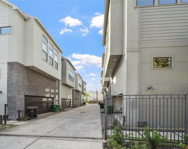 2616 Riverside Drive - Photo Thumbnail 25