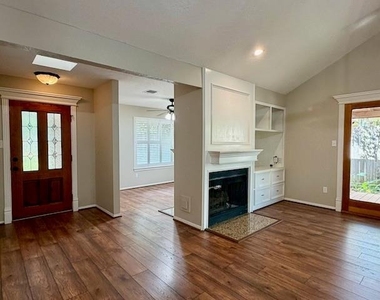 3602 Chapel Square Drive - Photo Thumbnail 8