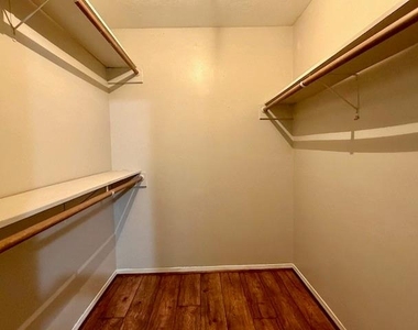 3602 Chapel Square Drive - Photo Thumbnail 24
