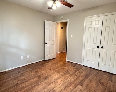 3602 Chapel Square Drive - Photo Thumbnail 29
