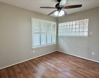 3602 Chapel Square Drive - Photo Thumbnail 9