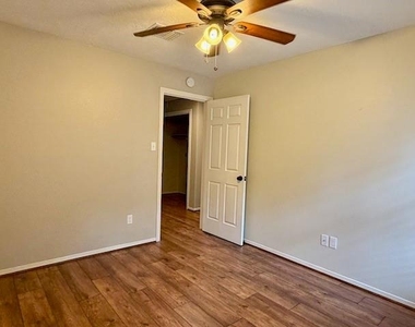 3602 Chapel Square Drive - Photo Thumbnail 27