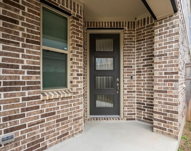 4106 Sherman Oak Lane - Photo Thumbnail 3