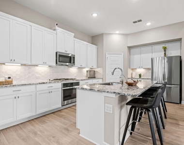 4106 Sherman Oak Lane - Photo Thumbnail 6