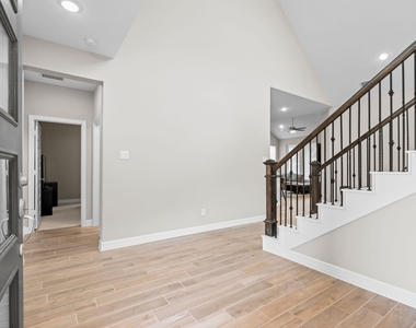 4106 Sherman Oak Lane - Photo Thumbnail 4