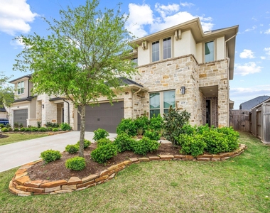 4106 Sherman Oak Lane - Photo Thumbnail 2