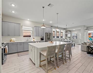 2918 Muhley Street - Photo Thumbnail 3