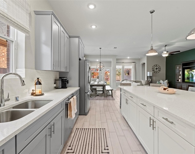 2918 Muhley Street - Photo Thumbnail 5