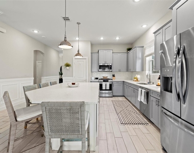 2918 Muhley Street - Photo Thumbnail 4