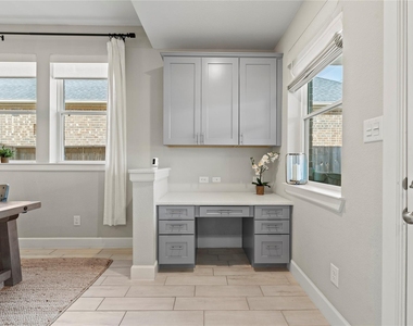 2918 Muhley Street - Photo Thumbnail 7