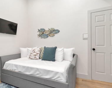 804 34th Street - Photo Thumbnail 5