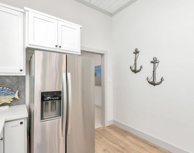 804 34th Street - Photo Thumbnail 4