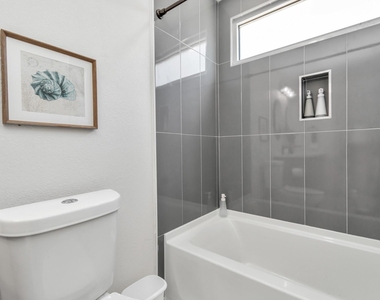 804 34th Street - Photo Thumbnail 8