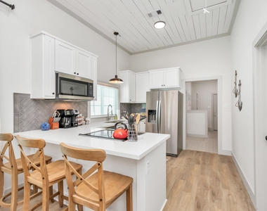 804 34th Street - Photo Thumbnail 1