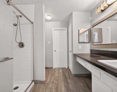 202 N Vesper Bend Circle - Photo Thumbnail 24