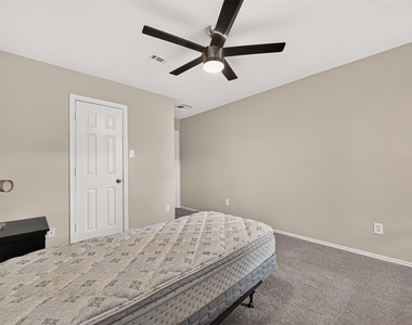 202 N Vesper Bend Circle - Photo Thumbnail 33