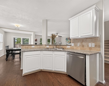 202 N Vesper Bend Circle - Photo Thumbnail 18