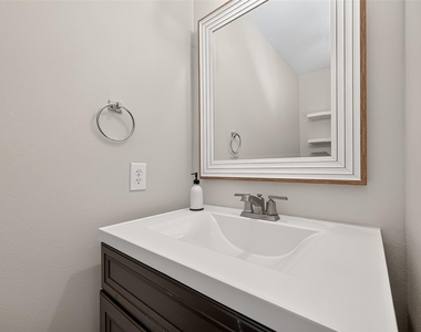 202 N Vesper Bend Circle - Photo Thumbnail 12