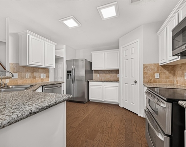 202 N Vesper Bend Circle - Photo Thumbnail 19