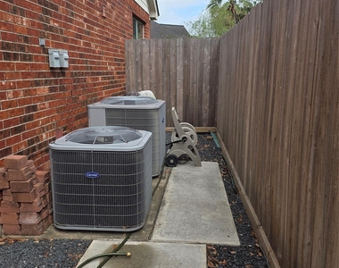 6030 Gablestone Lane - Photo Thumbnail 5