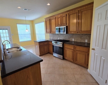 6030 Gablestone Lane - Photo Thumbnail 14