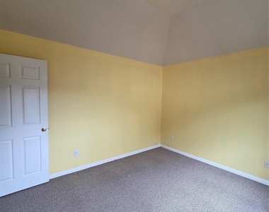 6030 Gablestone Lane - Photo Thumbnail 23