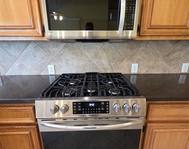 6030 Gablestone Lane - Photo Thumbnail 12