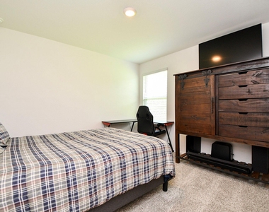 3008 Bur Landing Lane - Photo Thumbnail 12