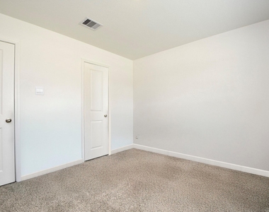3008 Bur Landing Lane - Photo Thumbnail 11
