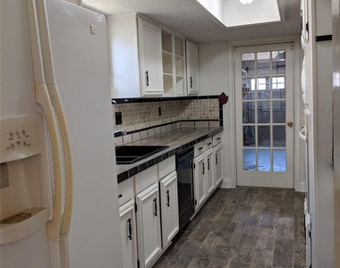 5519 Birchgate Drive - Photo Thumbnail 7