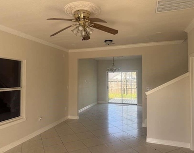 1675 Hugh Road - Photo Thumbnail 2