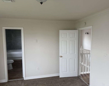 1675 Hugh Road - Photo Thumbnail 6