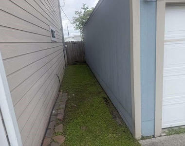 1675 Hugh Road - Photo Thumbnail 10